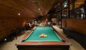 Breathtaker Hotel - Pool Table