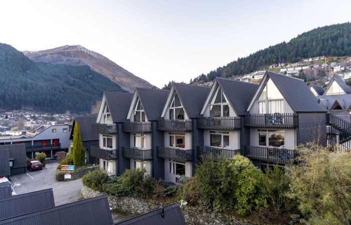 exterior view of heartland hotel queenstown