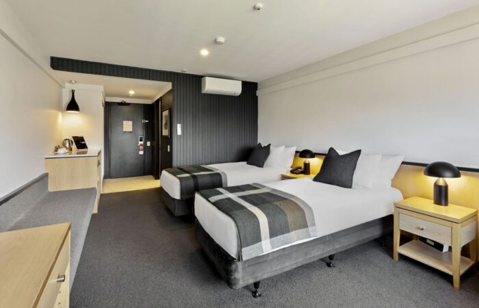 heartland-hotel-queenstown-superior-split-king-twin configuration room