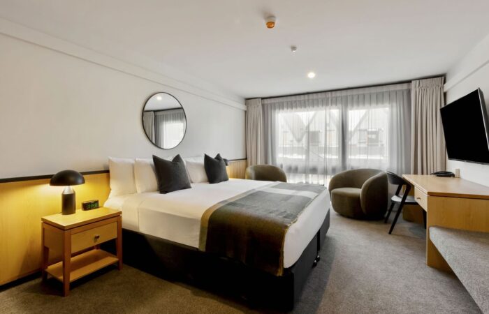heartland-hotel-queenstown-superior-split-king-twin configuration room