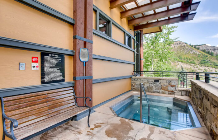 hayden lodge pool snowscene ski holiday experts