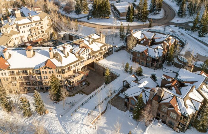 woodrun place exterior with snow snowscene travel luxury holiday experts