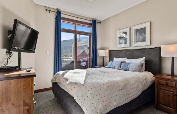 Bedroom at Stone's Throw accommodation Sun Peaks