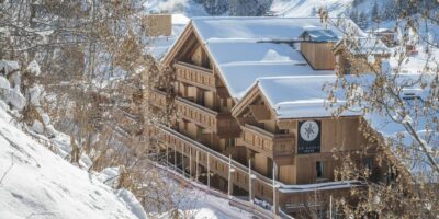 Exterior shot of the Hotel Le Kaila covered in snow