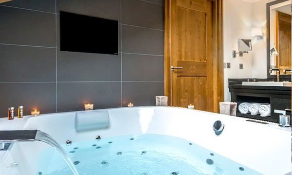Hot tub at Hotel Le Kaila Meribel France