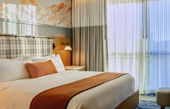 A bedroom at Limelight Mammoth Resort