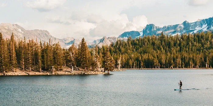 A paddle boarder on the lake at Mammoth Ski Resort